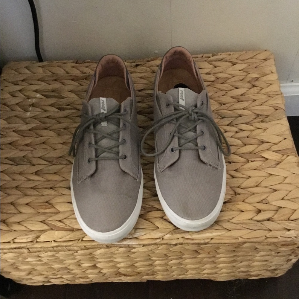 Reef Canvas Sneaker
